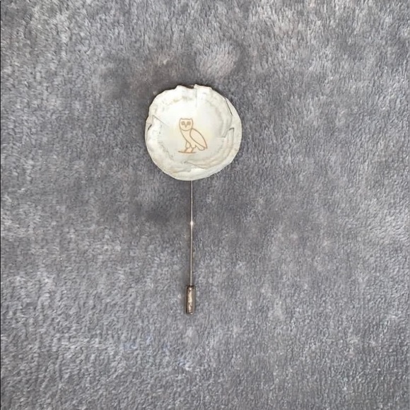 OVO Owl Shirt/Suit Pin - Picture 2 of 3